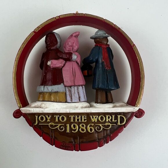 Hallmark 1986 the Joyful Caroler's Ornament - Picture 2 of 3